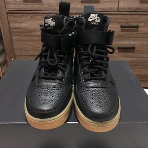 Women Nike AF1 Mid